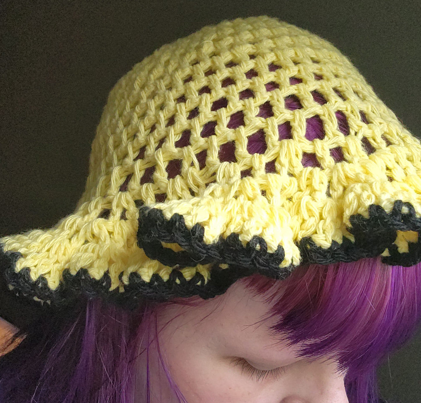 bee bucket ruffle hat