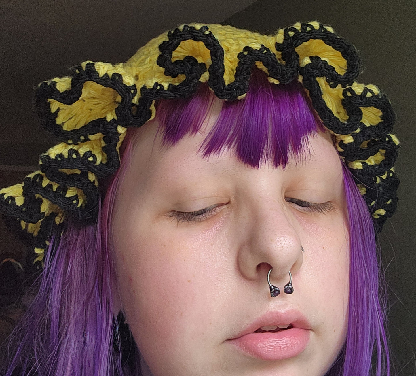 bee bucket ruffle hat