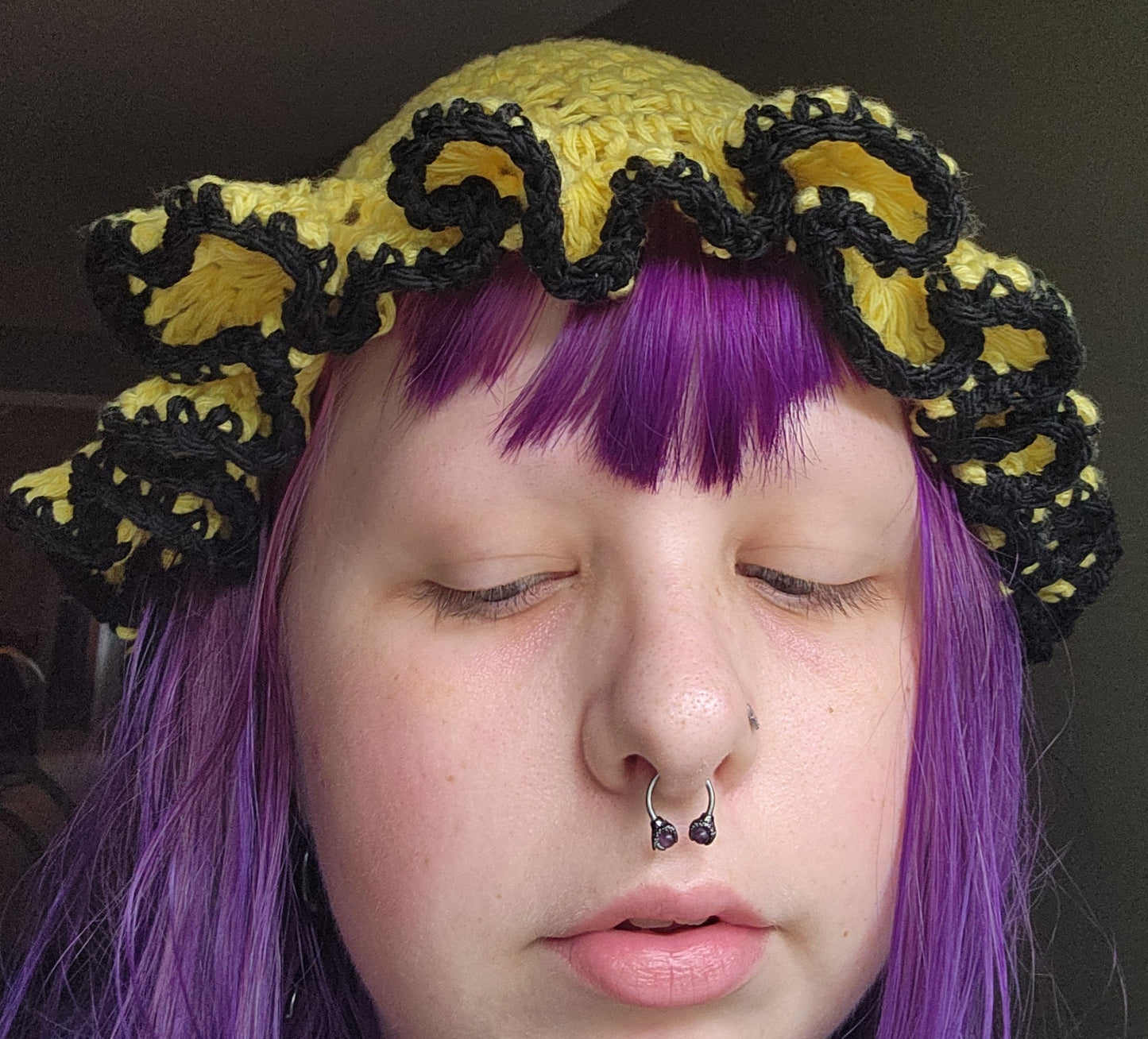 bee bucket ruffle hat