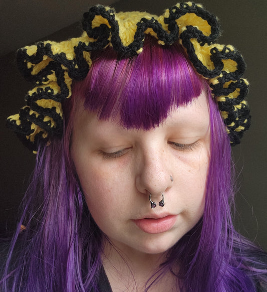 bee bucket ruffle hat