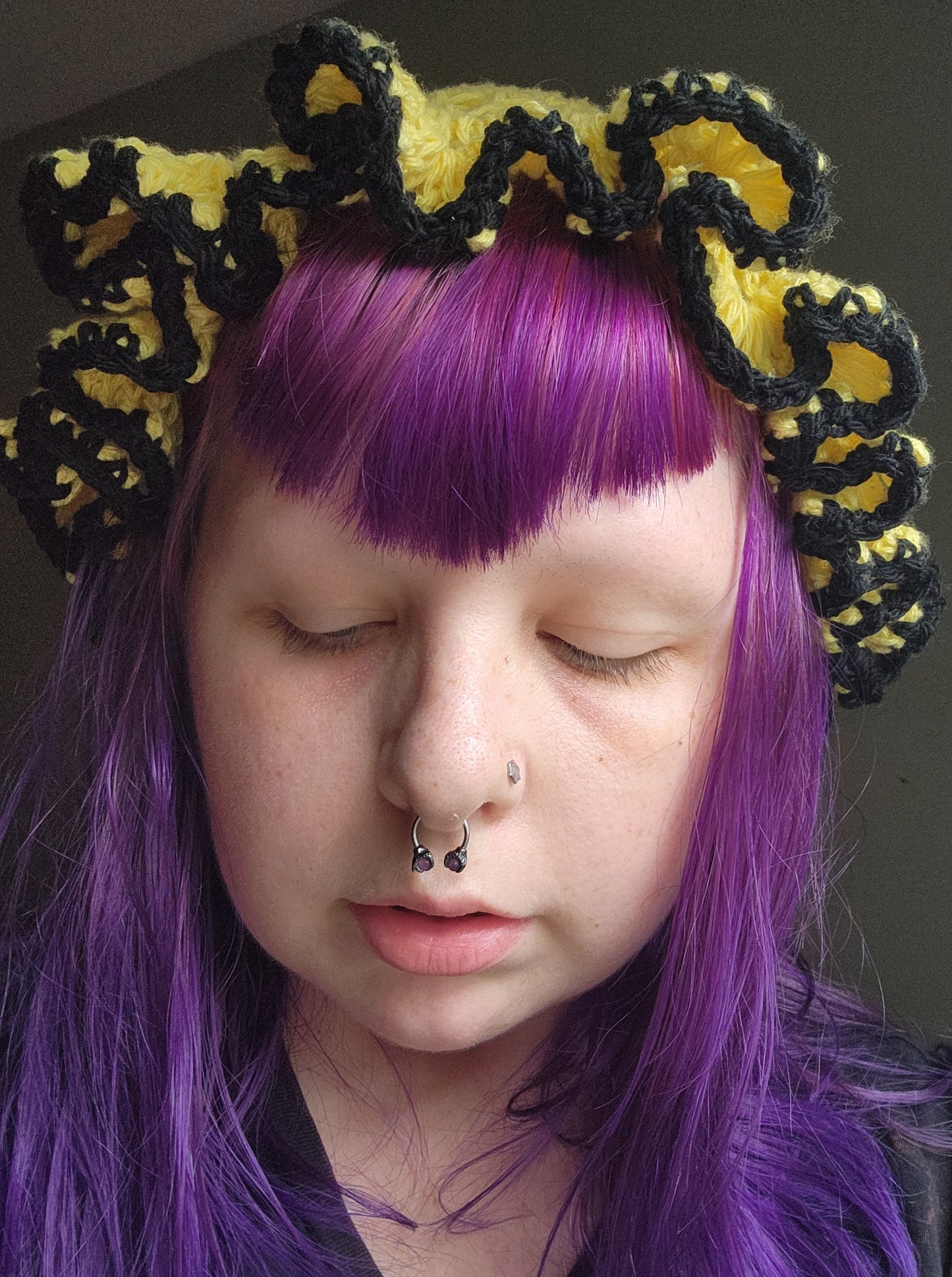 bee bucket ruffle hat